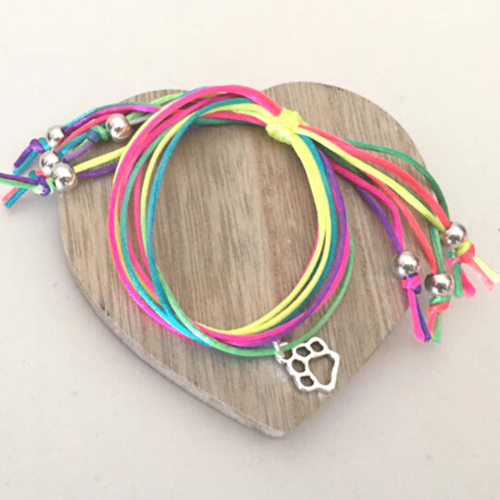 Pulsera arcoiris huella
